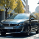 Peugeot 408 neuve en ville en journée